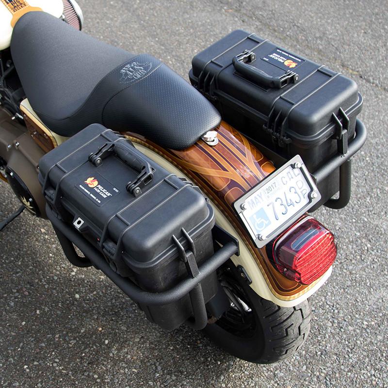 Hard outlet case saddlebags